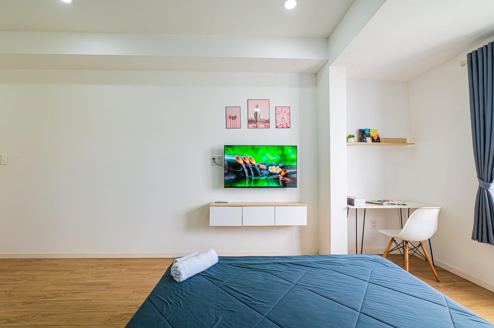 Studio 5.5 interior, photo 3 of 13