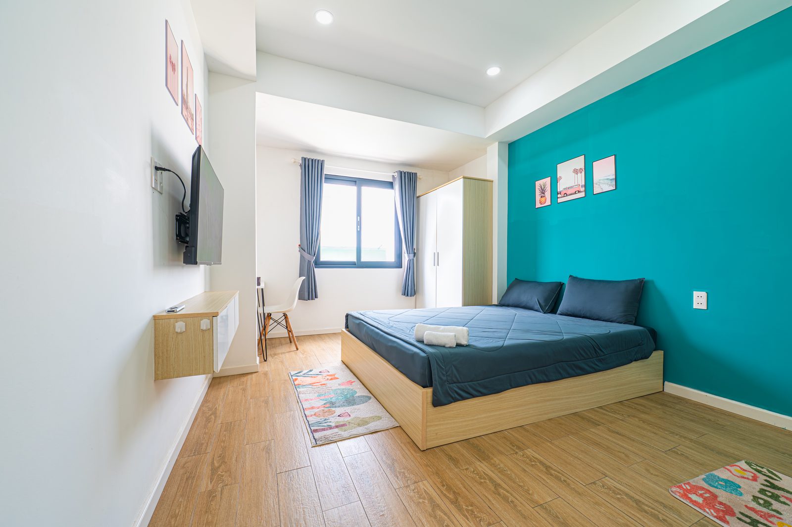 Studio 5.5 interior, photo 7 of 13