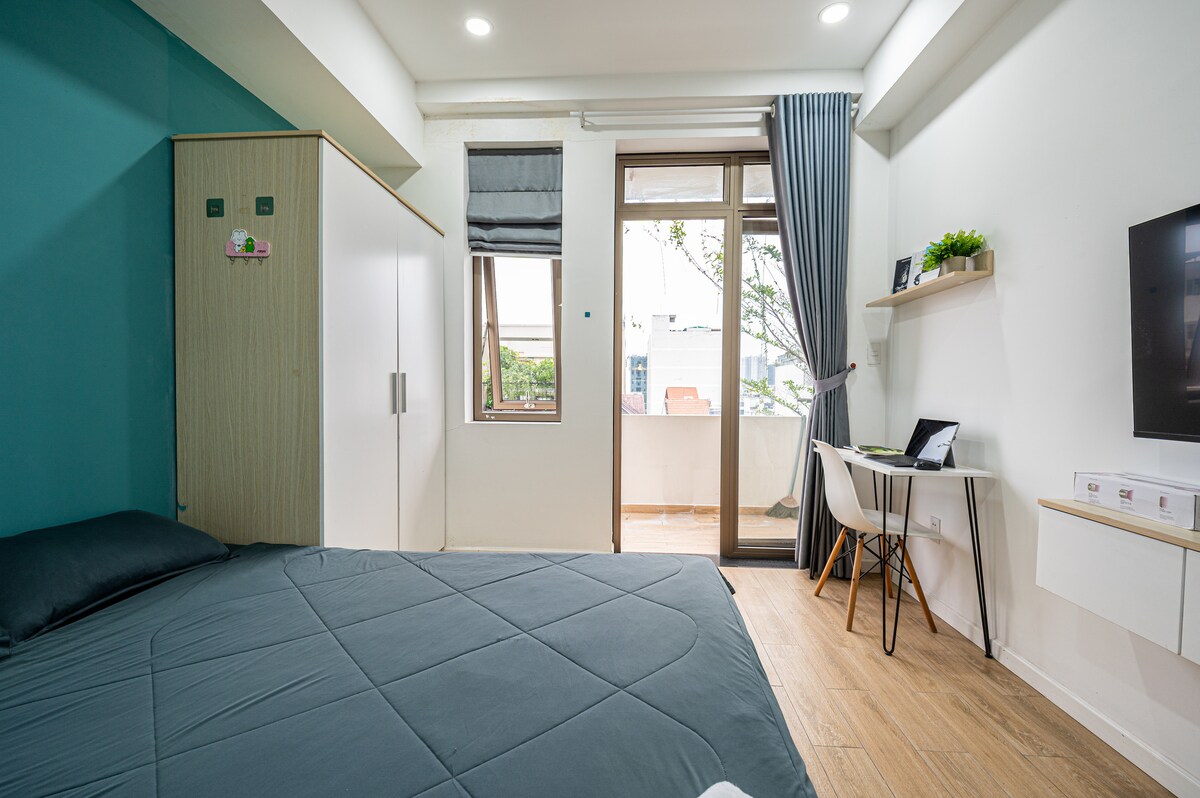 Studio 5.2 interior, photo 9 of 10